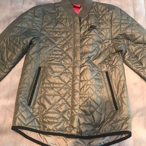 NIKE Womens Quilted Insulated Jacket OLIVE GREEN